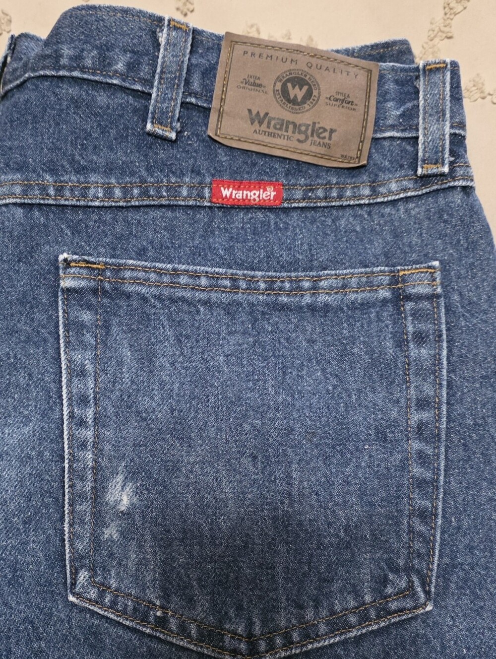 Mens 38x32 Wrangler Denim Jeans - Picture 2 of 6